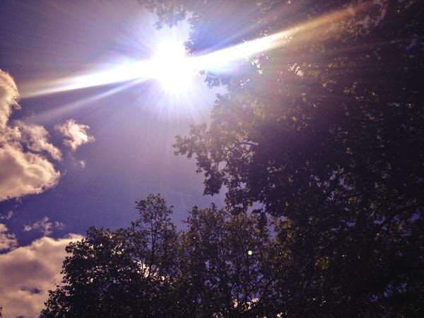 KateAustinHart's tweet photo. Sunshine in Leicester sq today!! http://t.co/OnOTKPhbUv
