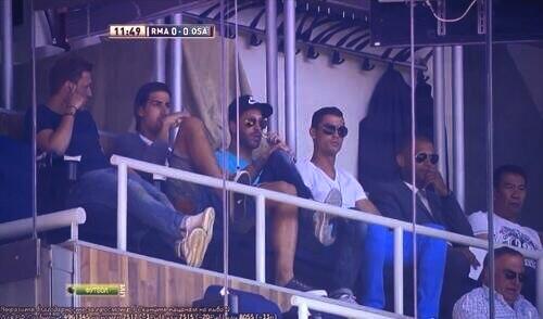 juanponsoda's tweet image. a uno le han tachado de topo y de dividir el madridismo en la sombra y al otro no. #isthedifference iker vs cr7