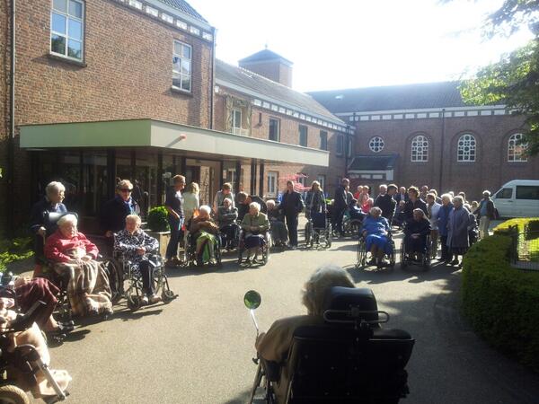 Jozefoord's tweet photo. #avondvierdaagse voor de bewoners van Sint Jozefoord.  Gerealiseerd dankzij de vele vrijwilligers en de PV http://t.co/B5PWETFv5G