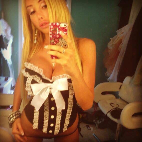 On set Piccy!! http://t.co/q9LfXHGmbI<a href="/tag/blonde"class="tags"><span>#blonde</span></a><a href="/tag/busty"class="tags"><span>#busty</span></a><a href="/tag/whitelace"class="tags"><span>#whitelace</span></a>