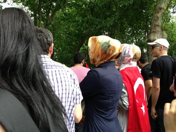 Muhafazakar tosuncukları çıldırtan fotoğraflar. Yayın iyice çıldırsınlar.>>>