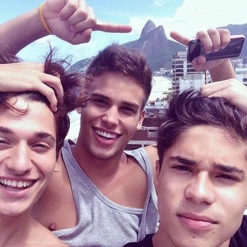 BeautifullBoyss's tweet photo. cuties - http://t.co/Kud9Ee8hIO