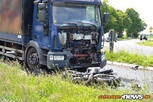 osthessentv's tweet photo. 22-Jähriger erleidet tödliche Verletzungen | Krad-Fahrer prallt gegen LKW - http://t.co/BCcqQwNYRj http://t.co/axU00KHKUk