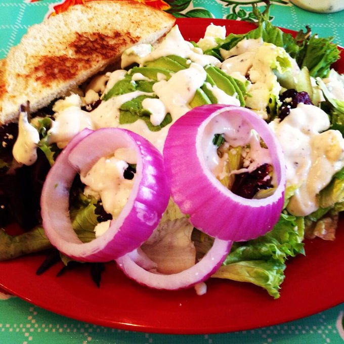 #ThatMomentWhen you ask for no onions. http://t.co/f1s6UWNUQK