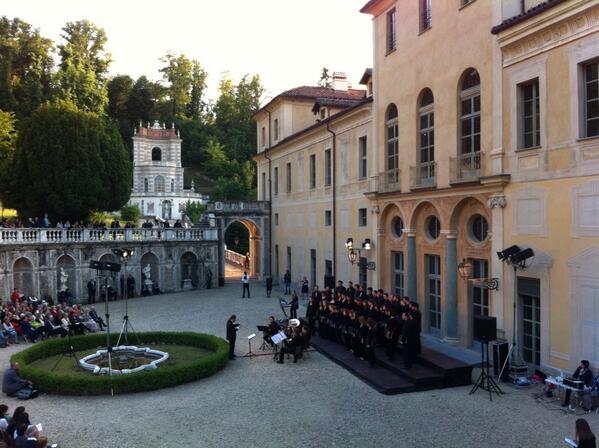 andreamalvano's tweet photo. #CoroXG #piccolicantori #villadellaregina http://t.co/vcIjDxFduK