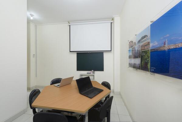 TheMeetRoom's tweet photo. #meetingroom | kapasitas 5-8 pax | harga 10.000/org/jam | free coffee break | fasilitas AC,LCD,Screen,Board,Printer.. http://t.co/s1Pkzs1rT1