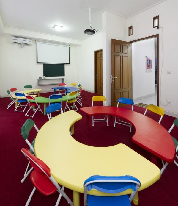 TheMeetRoom's tweet photo. #themeetroom | ruang toddler | utk kelas anak2, acara ulang tahun anak | free FnB | harga mulai 15.000/org/jam http://t.co/X2iEm4hCMo