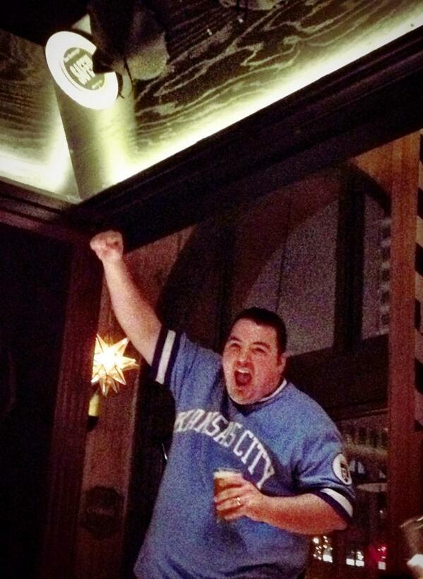 TheShowMePlate's tweet photo. Photo from the unveiling at @FlyingSaucerSL last Thursday. Victory is ours KC! #Royals http://t.co/fFlf9eQmou