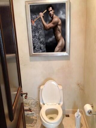 strombone1's tweet photo. @BizNasty2point0  funny u should ask... Watch what happens when I turn the light on..... http://t.co/prBvAyPYaG