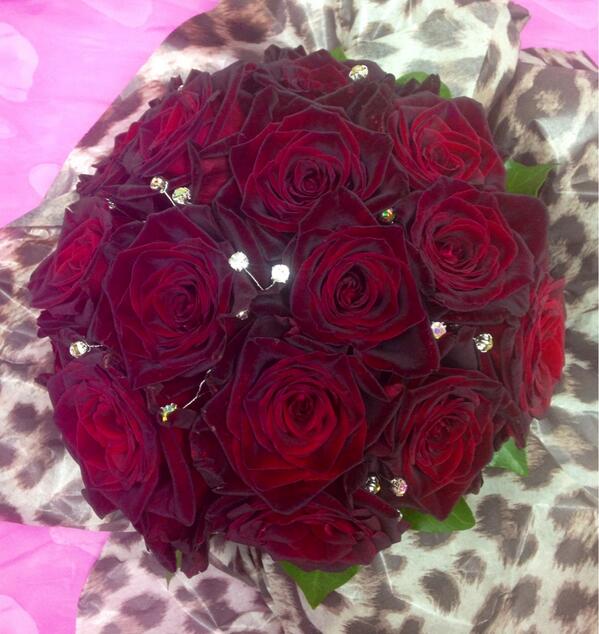 Flowers in style tweet media