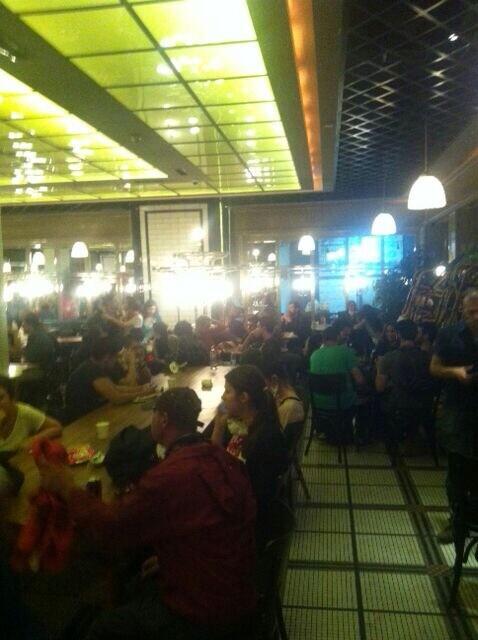 seldaaaksoy's tweet photo. Taksim kitchenette gazdan sığınan herkese yardımcı oluyor. Buradayız,tesekkurler. #direngeziparkı http://t.co/mwU0ohK680