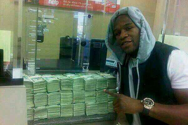 4crypto4dpx's tweet photo. @ADaimiel Casi 6millones de dolares apuesta Mayweathet jr al -7.0 de Miami esta noche http://t.co/y67kav7Xff