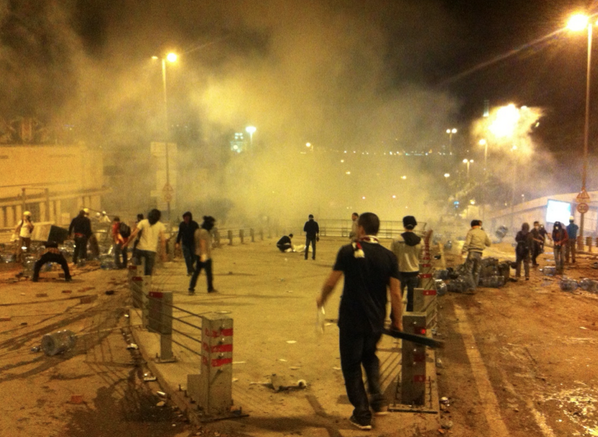 YourAnonNews's tweet photo. 00:23, #İstanbul #İnönü Stadı'nın yanında direnişçiler ile polis arasında şiddetli çatışmalar halen sürüyor. http://t.co/1vHgMxJX2g tear ga