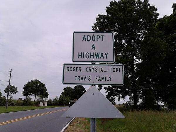 rrogertravis10's tweet photo. Look wht hr Family did we adopted the hwy were we live at in Vale, N.C http://t.co/27tnw4Ztfo
