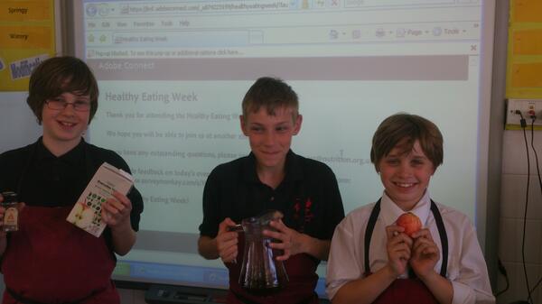 foresthorsham's tweet image. Making iced tea as part of @foodafactoflife live e-seminar #HEW2013 @foresthorsham #fun #teachingtechnology