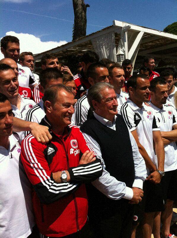 BL657iBCEAAE0P9.jpg:large