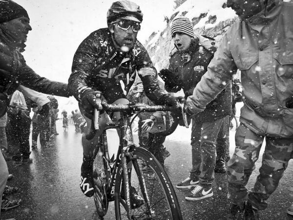 INEOSGrenadiers's tweet image. Thanks for voting this pic your favourite shot of the #Giro! Download the wallpaper here - po.st/Wallpapers