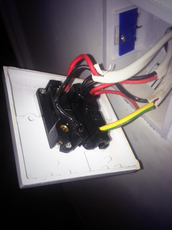 ABSolutions2's tweet image. This is why domestic electrical condition reports are needed. The customer has lived with this for years.