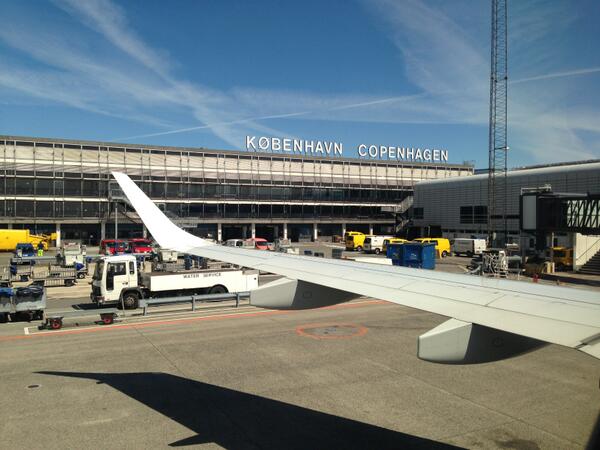 estebanmoro's tweet image. Just arrived to Copenhagen and already listening to talks at the #tdn13 #netsci13 satellite