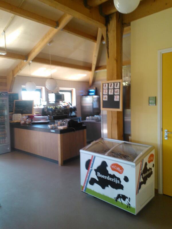 Boerderijs vriezer is helemaal klaar voor het mooie weer bij #kinderboerderij De Hooimaat in #Huissen. #biologisch