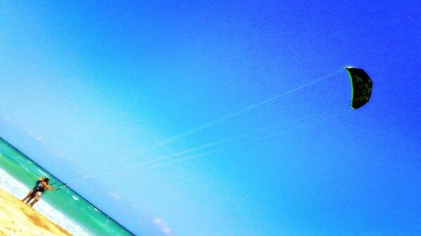 ___nix_____'s tweet photo. Today's kitesurfing session @batroun @lebanon http://t.co/vWU2iBdt2k