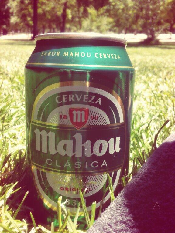 MarkGriffiths11's tweet photo. Spanish beers in @retiropark , Madrid. 28º #refreshed http://t.co/oODx659vCy