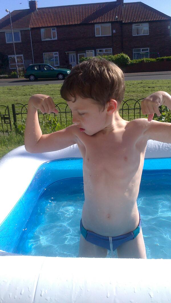 kath_mc's tweet photo. Making the most of the sun http://t.co/ihezV2MYQ2