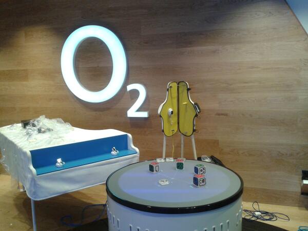 gunterge's tweet photo. Reactable at new O2 flagship store Berlin. Opening friday. http://t.co/KgzFLCx2lD
