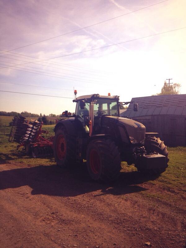 Benmac6200's tweet photo. #fendt #tractortuesday @FarmKidLife http://t.co/RgDL1B6VTr