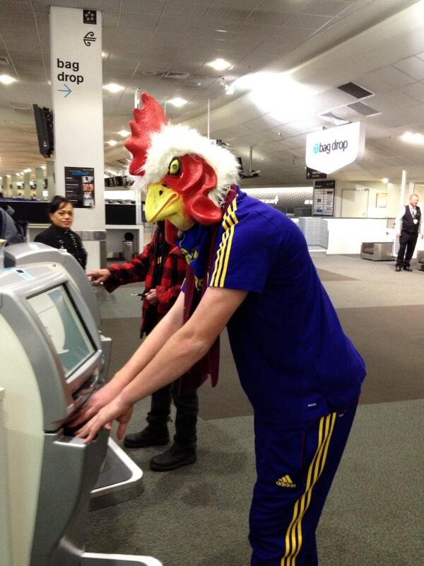 ZooChicken's tweet photo. The chicken is all checked in and ready for flight...state of origin here I come #firsthitupinspiration http://t.co/G25NMH4e44