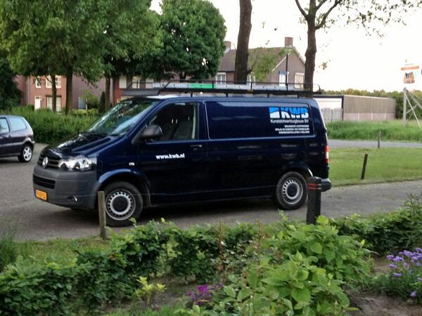 petersanders02's tweet photo. Bus gewassen en getankt weer klaar voor een paar dagen Zwitserland,net thuis nu mijn schatje weer 3 dagen missen😔 http://t.co/zN23rhSme8