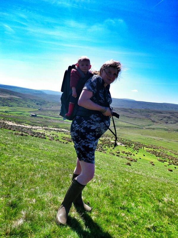 AmandaOwen8's tweet image. .@MrsJBoo Shes not the only one doing the welly &amp;amp; dress combo.
#counterbalanced