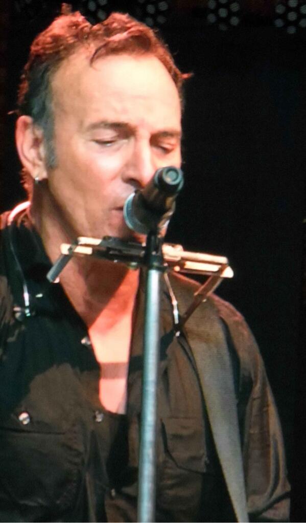 MaxMontanari's tweet photo. Grazie Bruce... Sei e resterai l'unico vero grande Boss della musica!!! Il quinto concerto a Milano: e io c'ero... http://t.co/YXqAaFdpSq