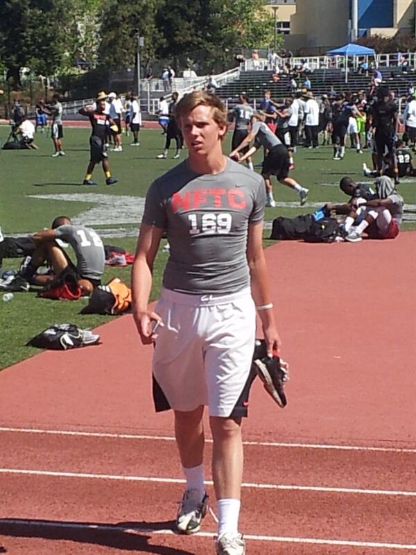 RFEII's tweet image. @Stumpf_Brian @TDESPN @YogiRoth   @Elite11: @HDE_15 will be spinnin it at the Ducks Home this weekend #nftc #topqb