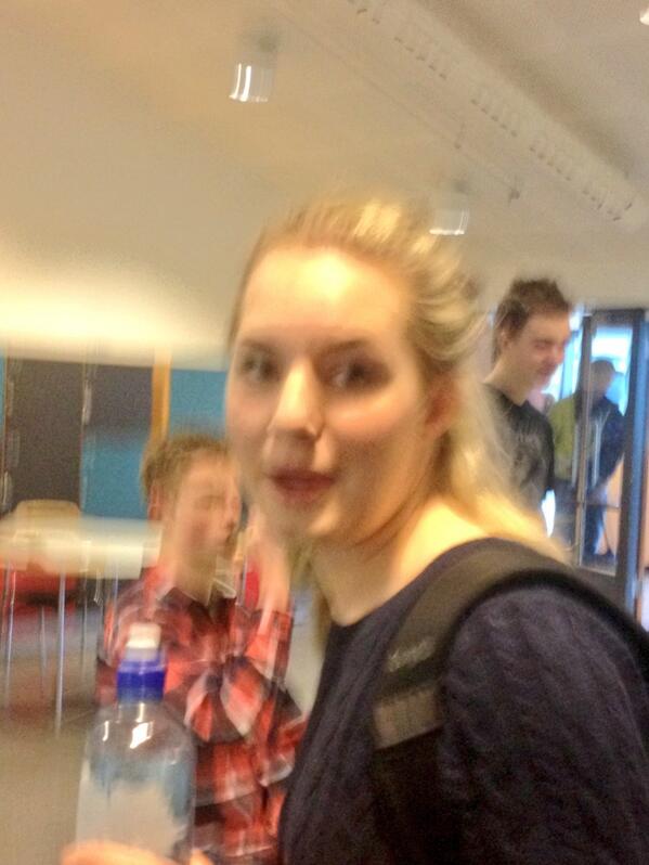 Oddyoo's tweet photo. Bitches be like @amselbekk http://t.co/dT9AiqHhet