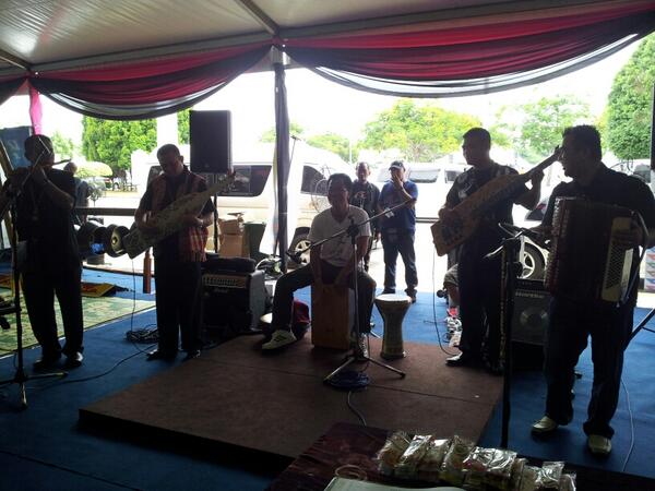 Persembahan dari pemuzik khas dari Sarawak. banyak lagi aktiviti yg akan skuadmuda maklumkan. moh datang karnival