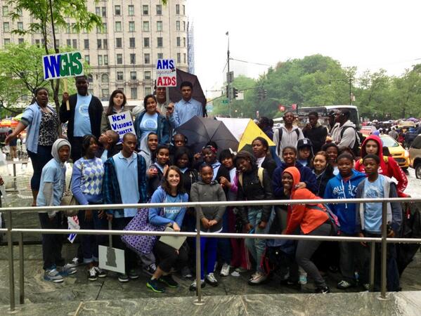 AllisonLizars's tweet photo. @AllisonLizars: NV scholars teamed up for the annual NYC AIDS Walk last wknd..rain and all! #NVCHS #KamiLewisLevin http://t.co/UDNCd4rROu