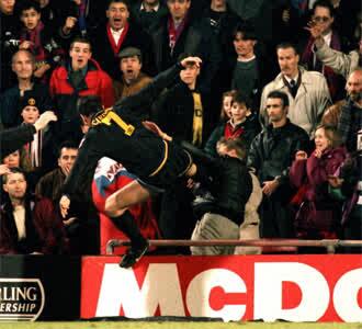 UtdBase's tweet image. Happy birthday Eric Cantona. We will never forget this moment!