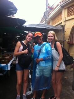 rachelnanda2's tweet photo. Vandaag weer volop aan de slag voor het project! Experience 3 aan het uitwerken: tour door Chinatown #3MTT #NHTV http://t.co/NwXKObEyYp