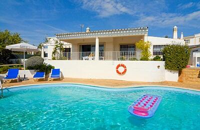 Premier Holidays tweet media