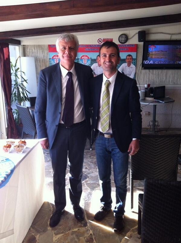 UDCPisa's tweet photo. Il candidato a Sindaco di #pisa @CarloLazzeroni con il sottosegretario all'istruzione @glgalletti #udc http://t.co/U48vWtlJZP