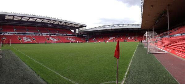 IdaHusoy's tweet photo. While the legends are playing against their fans at Anfield! @5timesco http://t.co/KcqpYJnoCg