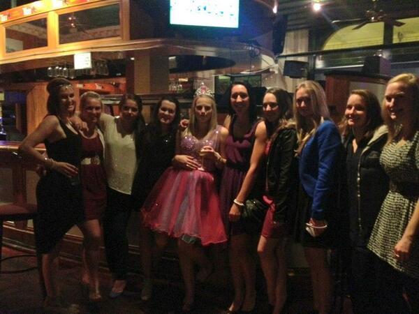 Great night out!! 😊🎉💝 #BeenToLong #Feildingsisters #MorePlease <a href="/_smartin/">Sarah Martin</a> <a href="/lucycoleman3/">Dr Lucy Coleman</a> <a href="/ella_hendy/">Ella Hendy</a> <a href="/katieraaa/">Katie Stratton</a>