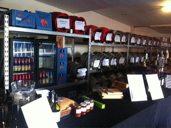 VictorMagpie's tweet photo. Getting the room ready for all you lovely punters who'll be popping down for a few ales tonight. How marvellous! http://t.co/VqlgWN8UU5