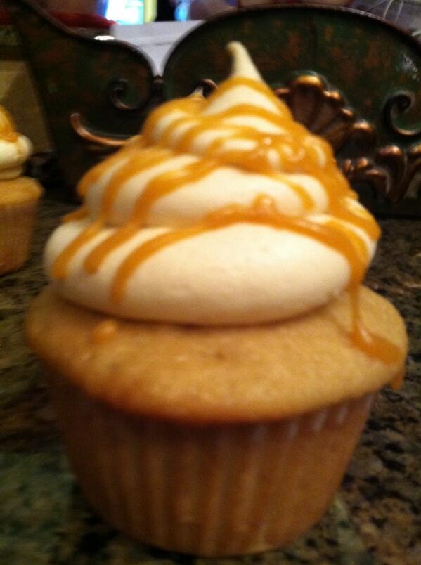 SugarShackSwts's tweet photo. Our new Butterbeer Cupcake!!  Oh so delicious! http://t.co/y8MZx4diGw
