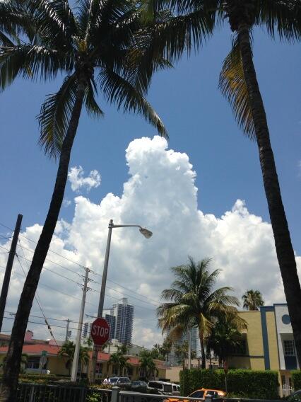 subzer1's tweet photo. @EvelynTaft what would you say about this cloud? http://t.co/BbOFX5dNjj