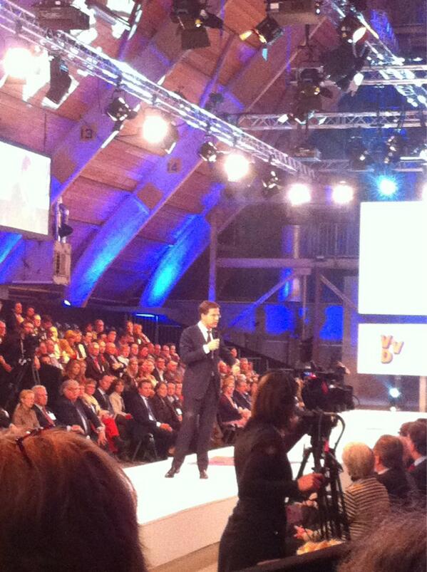 Sybrenophof's tweet photo. @MinPres  viert 65 jaar VVD in #defabrique, mooi Event http://t.co/wyZic6LN35