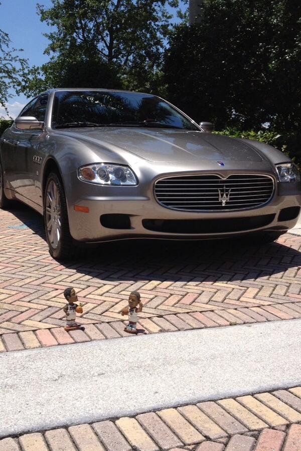 Takes2toBobble's tweet image. Yo AI for a man with no $$ you sure do have a fly a$$ ride #creamontheinside  #icecreampaint #bmh @TheFakeESPN