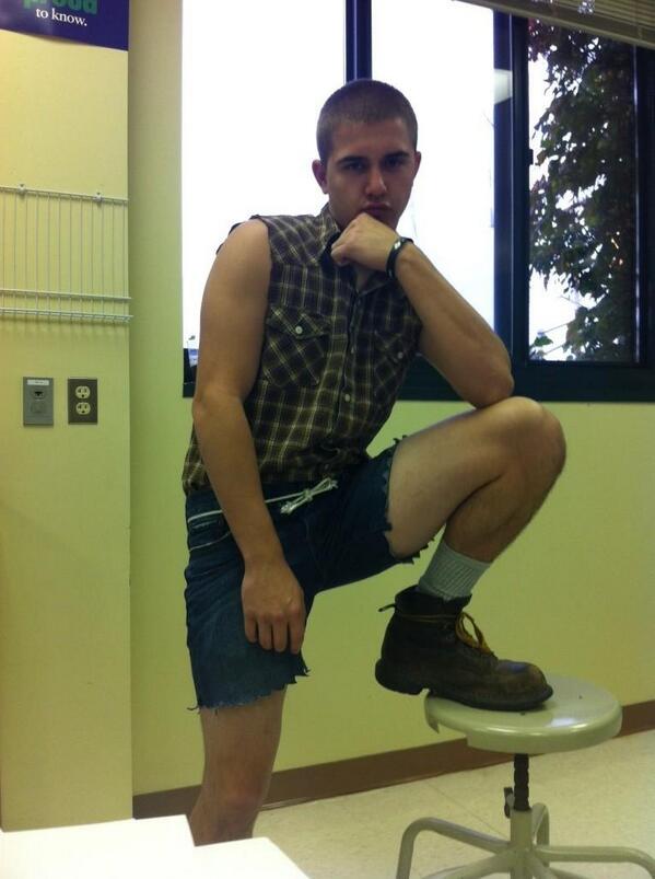 cmsw51112's tweet photo. @sflorek5 well.. I don't know if I'm the flamer? Dude how bout you give your sisters pants back? #fuckingfaaggg http://t.co/xt8b5oFjmm