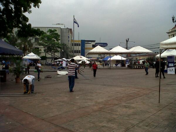 CANews_'s tweet image. Poco a poco se van armando los toldos ¿Ya tenés listas tus solicitudes para la #FAIP?